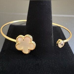 Elegant Dainty Gold and White Clover Bracelet, NEW!